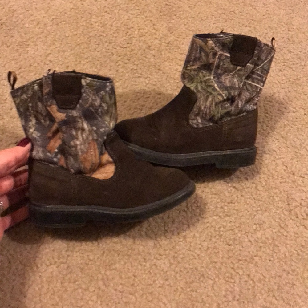 Camo boots size 9